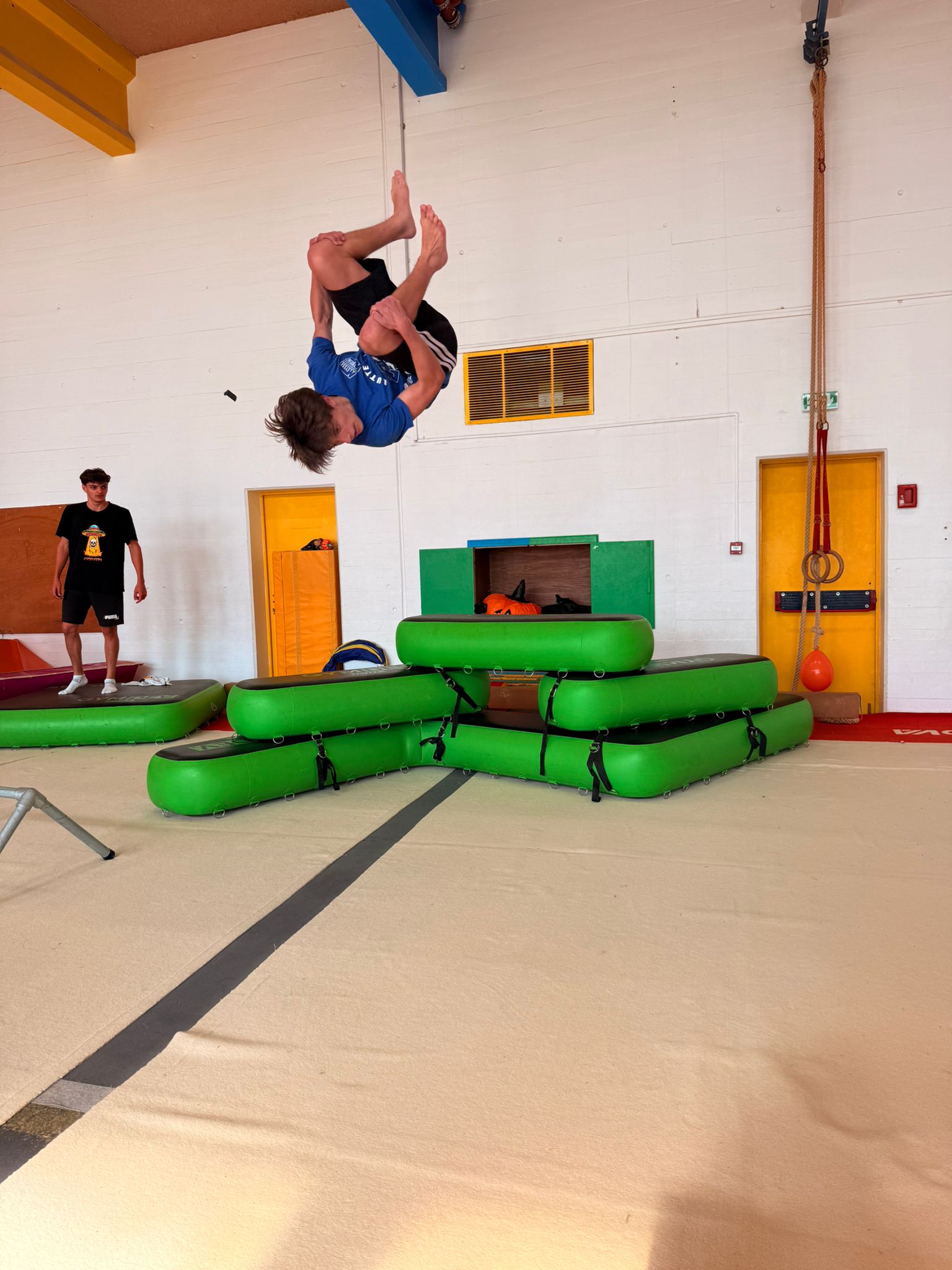 Jeune - salto arrière entrainement - EGMA Montélimar