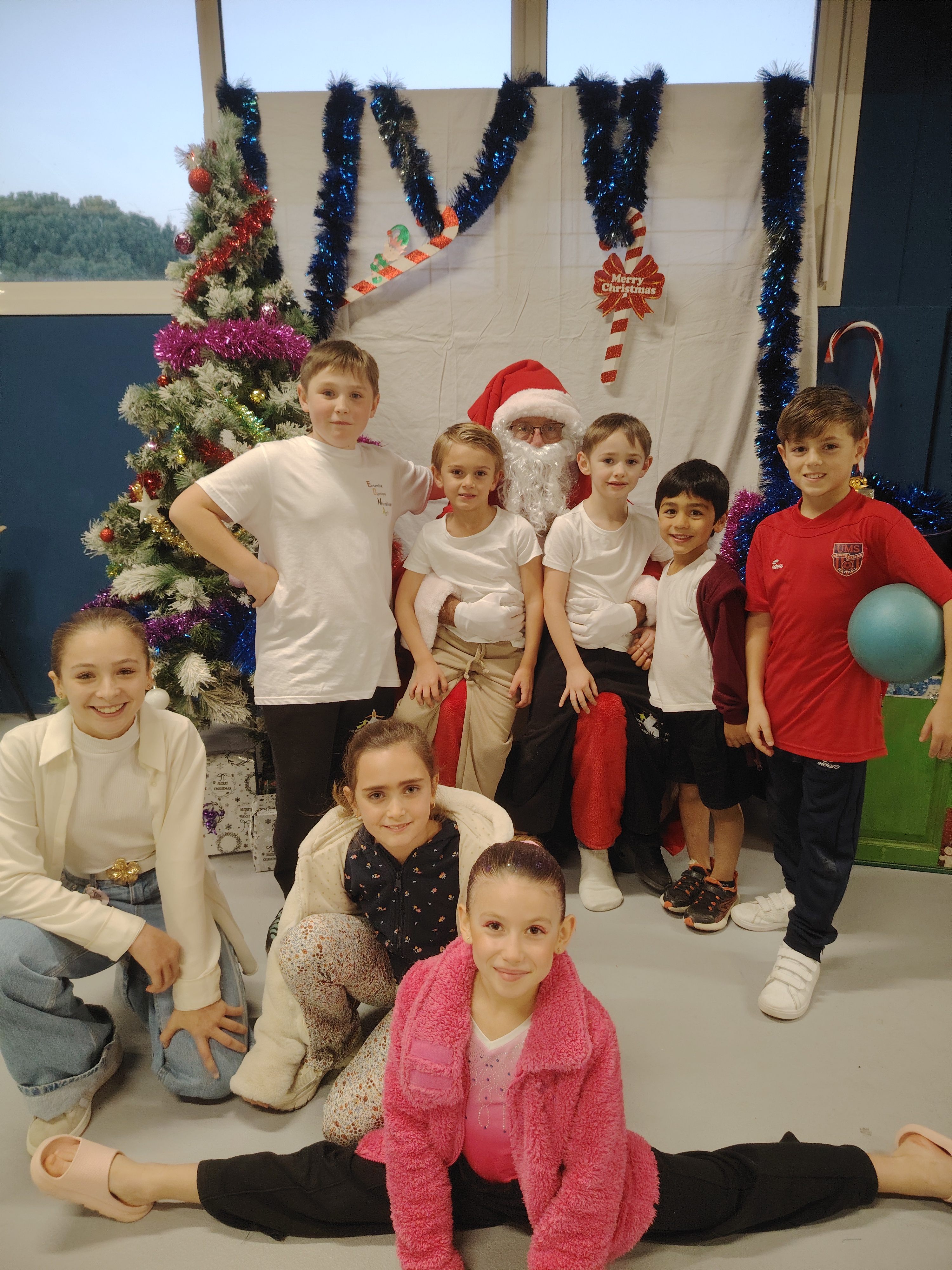 Enfants gymnastes et Père Noël - EGMA Montélimar